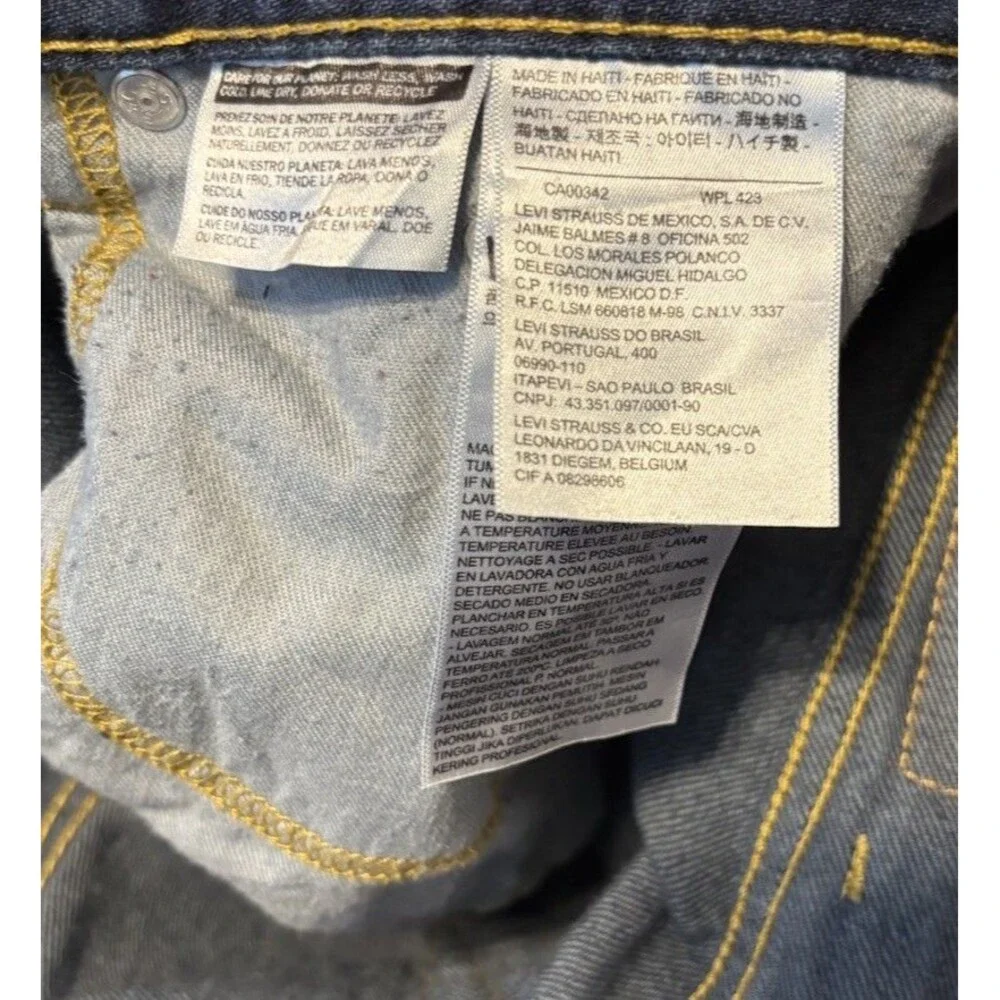 Levi’s Men’s 559 Blue Jeans Size 38x30 Denim Pockets Pants